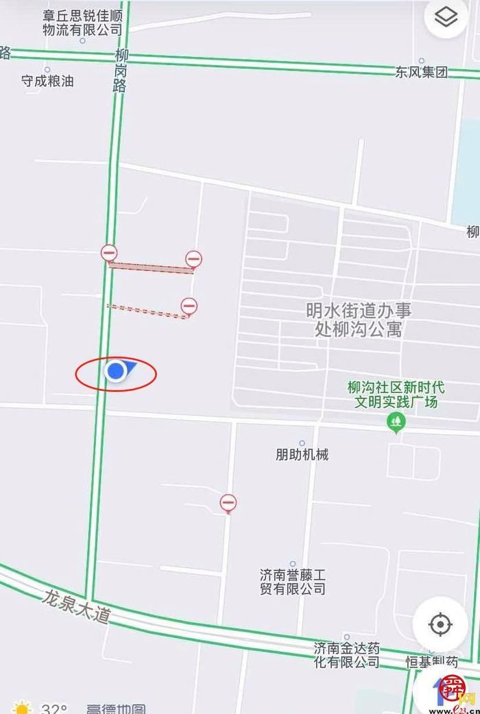 【啄木鸟在行动】章丘区龙泉大道和柳岗路交汇处附近建筑垃圾裸露