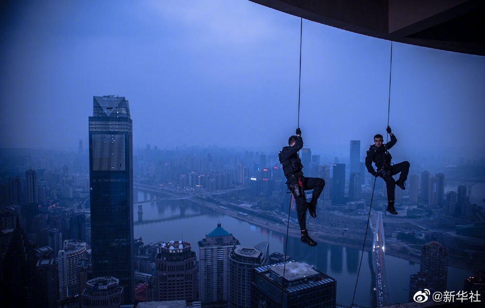 比电影更震撼！公安民警燃爆练兵场面来袭