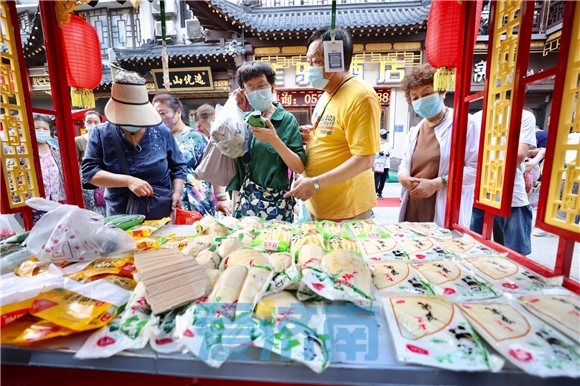 济南大观园早市开市迎宾