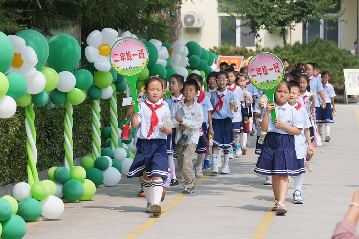 元气满满 遇见美好 济南市中小学生昨日返校开学