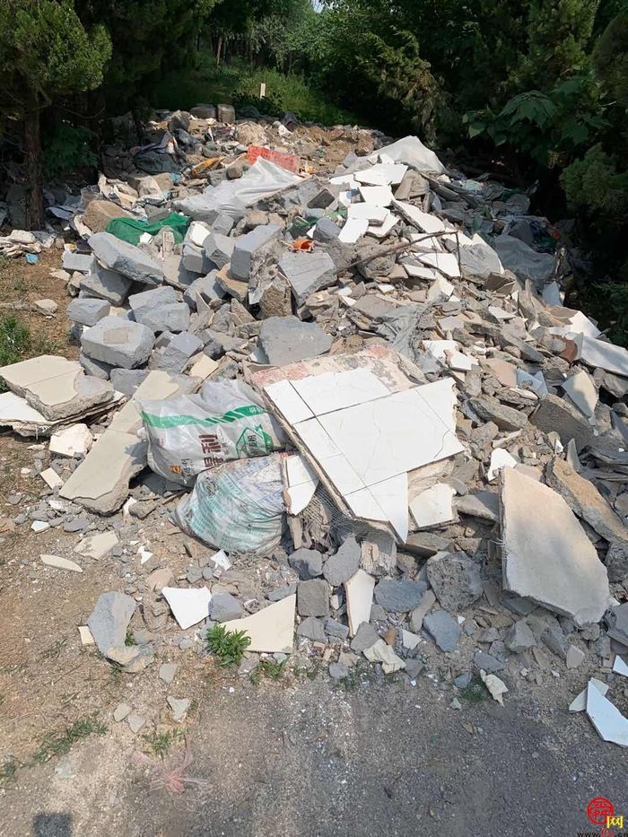 【啄木鸟在行动】世纪大道韩家台庄南侧建筑垃圾未覆盖