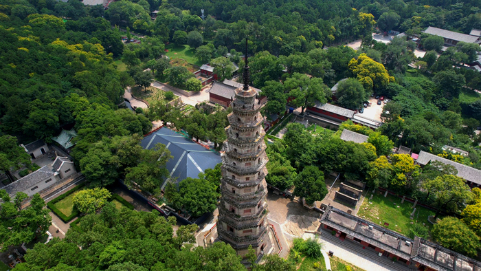 游泰山不至灵岩不成游也！是时候和古刹来一次美丽的邂逅