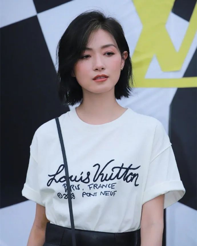 奚梦瑶产后首次公开亮相|LV大秀明星生图:奚梦瑶产后首次公开亮相脸浮肿,热巴显老朱一龙瘦成竿