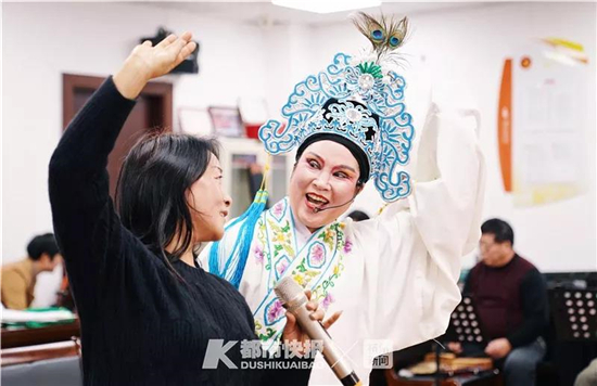 为爱发电！杭州城东有一帮公益演越剧的老板娘