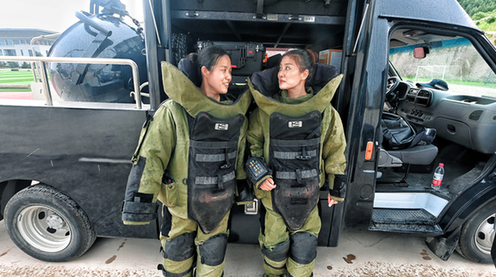 济南80后女排爆手 每天穿70斤排爆服训练4课时