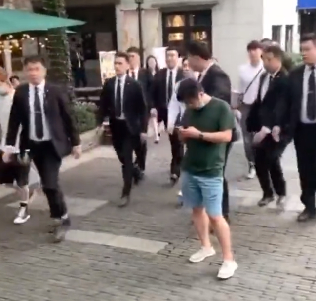 李佳琦为线下活动保安推人道歉|李佳琦为线下活动保安推人道歉是怎么回事？道歉说了什么？具体什么情况？