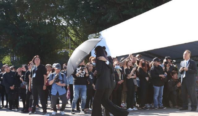 女友悉心打扮永别高以翔！遗体火化众亲友含泪目送