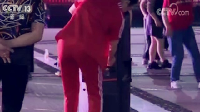 广场舞队伍提高音量“斗舞” 民警出警超10次 首张罚单来了！