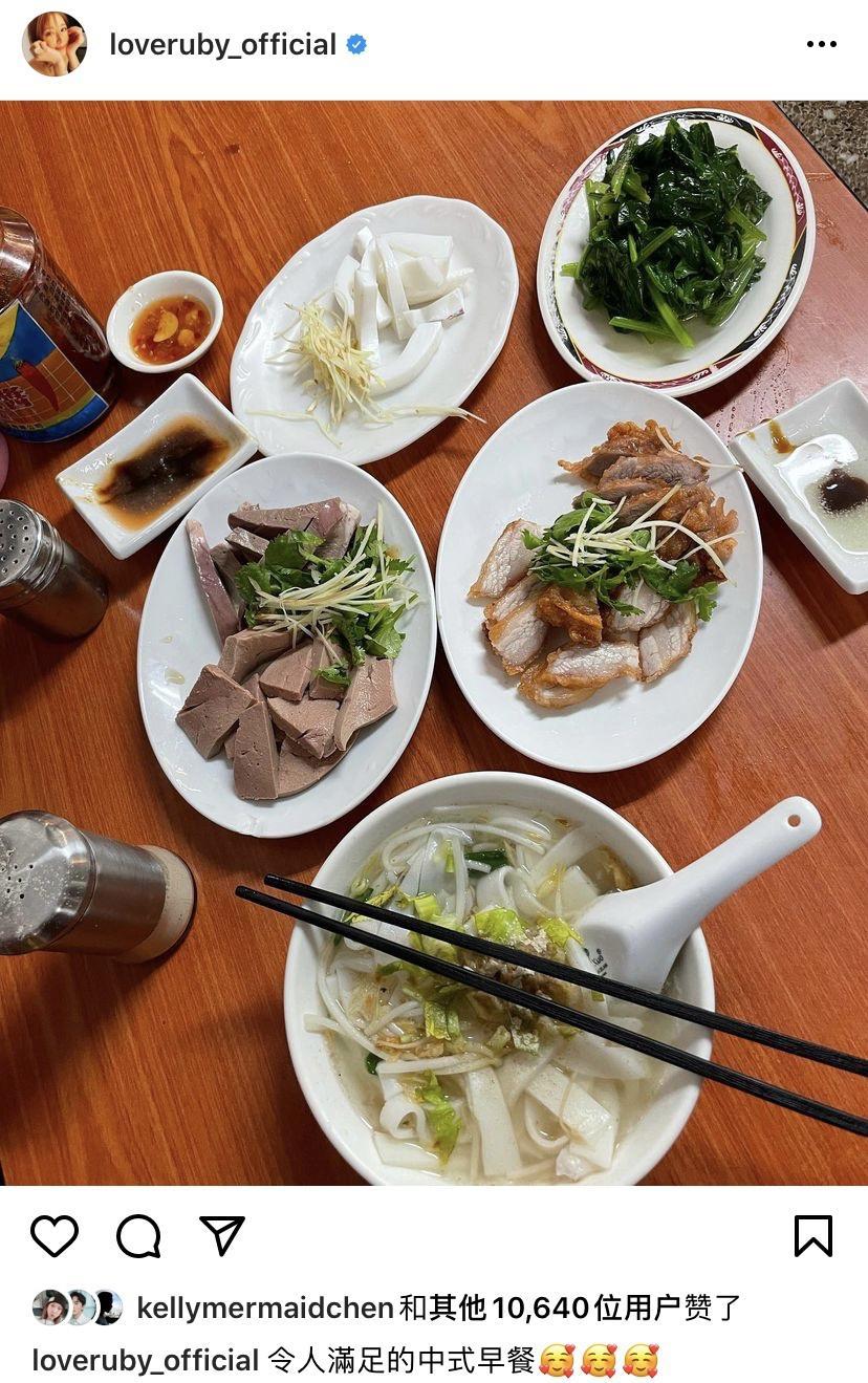 林心如分享近期日常 送女儿上学沉迷料理幸福充实