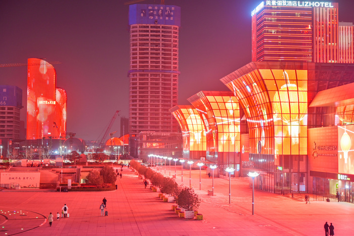 “新春灯光秀”给你拜年啦！除夕至正月初六，济南每晚开启主题灯光秀，陪你一起迎新年！