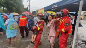 这就是山东丨台风“巴威”发威，风雨中有最坚定的守护！