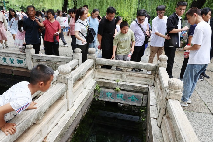 泉水奇观，难得一见！济南金线泉“金线奇观”再现