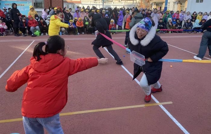 奇趣童真欢乐亲子，十亩园小学开展2023年冬季亲子运动会