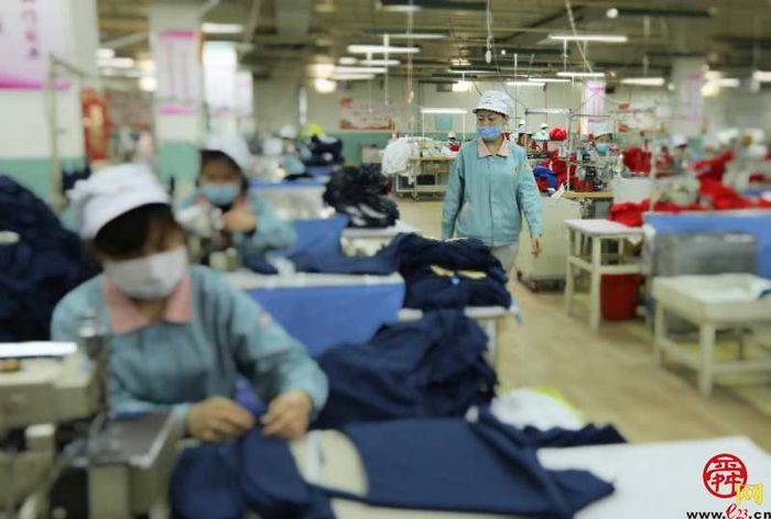 缝纫女工：一针一线　用“匠心”缝制人生