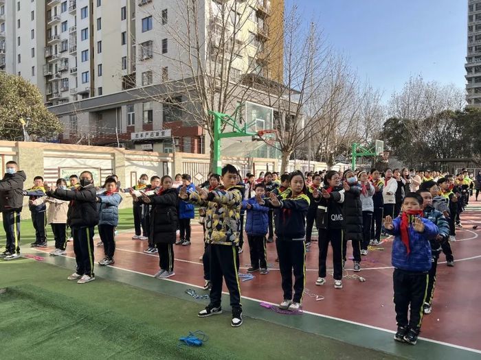 济南市德兴街学子带你一起学习八段锦