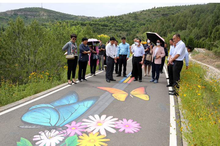 今年济南已开工建设60处公园，森林文化周代表委员近距离体验城市公园