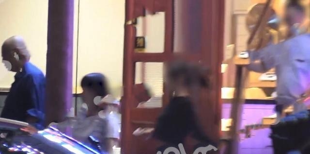 陶虹|徐峥深夜陈赫店里吃火锅，带俩美女同乘保姆车