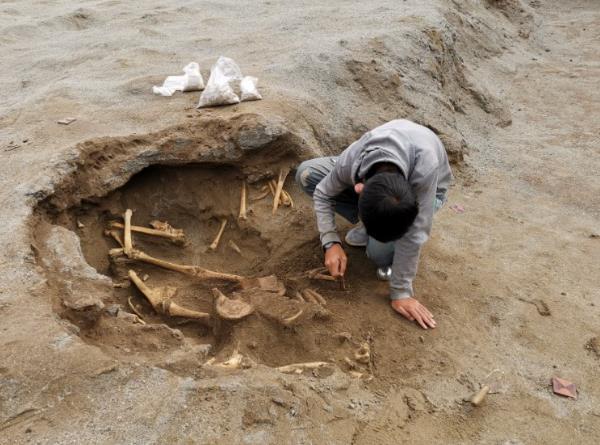丽江发现春秋战国时代古墓群，墓葬类型多样，葬式复杂