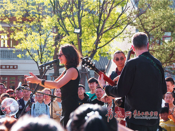 即墨古城再成“网红打卡地”民谣成网红 假期日均6.86万人到访