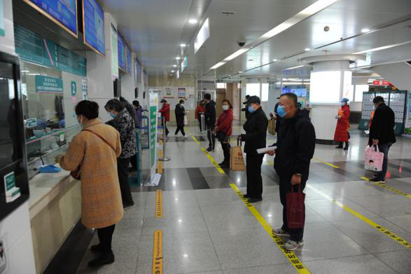 线上问诊、线下预约，各地力保非新冠病人避“疫”就医