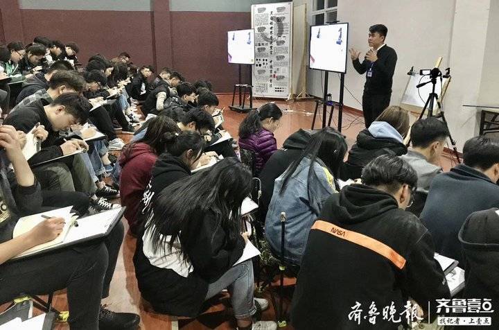 探访济南美术艺考生特训基地：作画到凌晨两三点，一天睡四小时