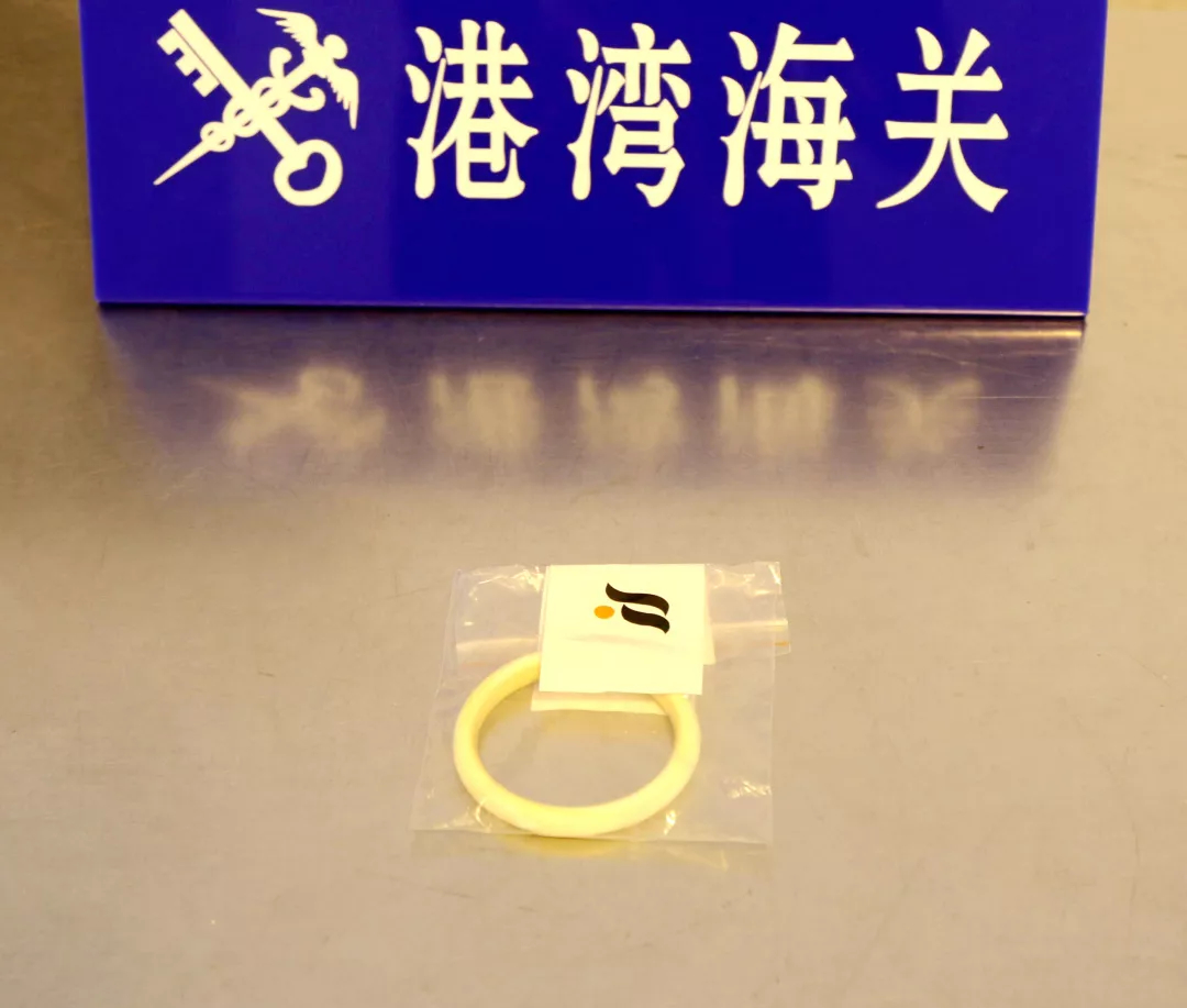 精美的象牙背后是残忍的杀戮，请拒绝象牙制品！