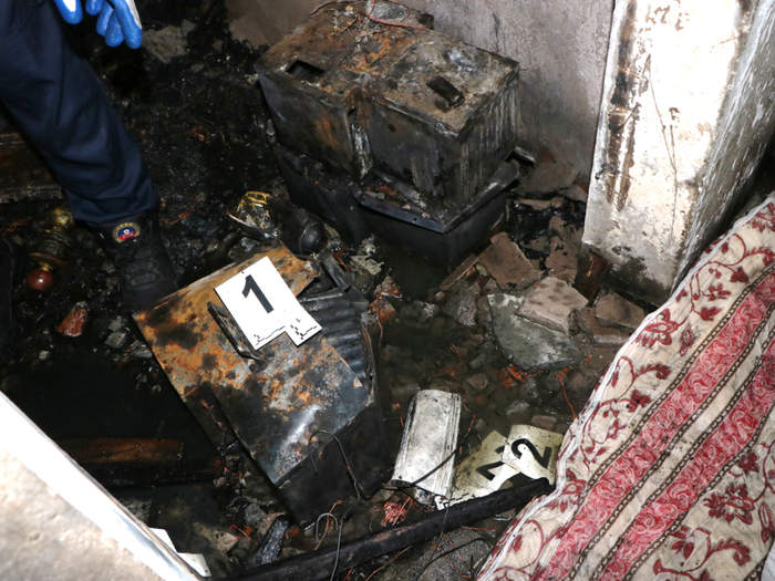 电瓶车电池房间内充电引发火灾致外卖骑手身亡，二房东获刑平台被约谈