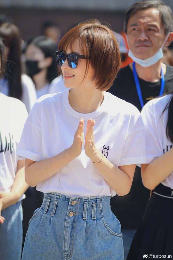 造型|孙俪新戏开机生图曝光 齐耳短发筷子腿满满少女感