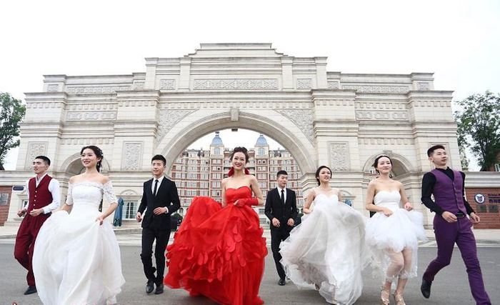 毕业照婚纱_动漫婚纱情侣头像(3)