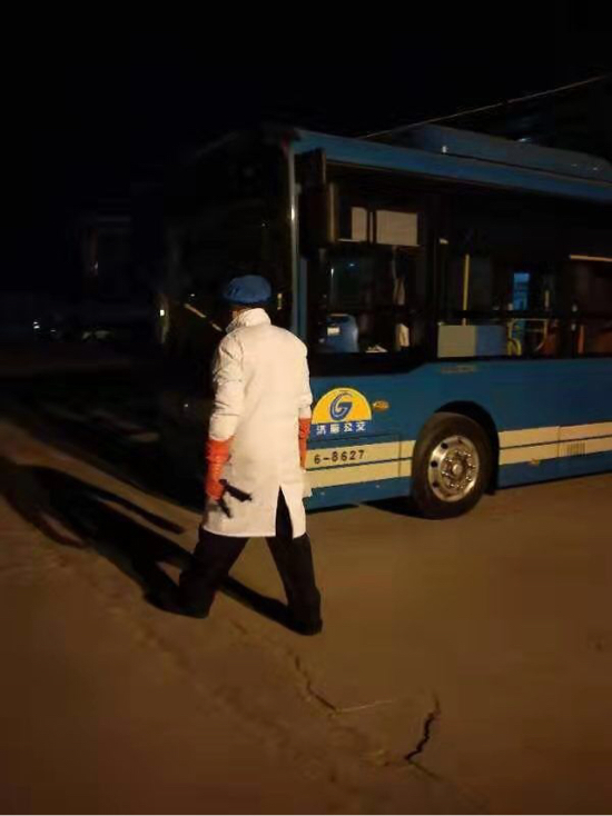【战“疫”故事】寒夜里公交车场上最美丽的身影 ——公交防疫战线上的白衣卫士