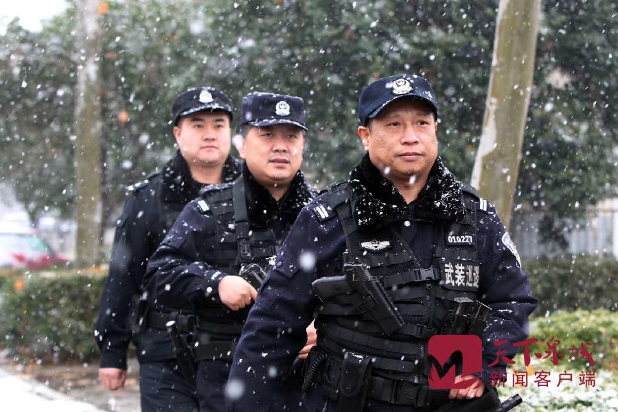 文明济南经得起大雪检阅 因为有人一直在行动