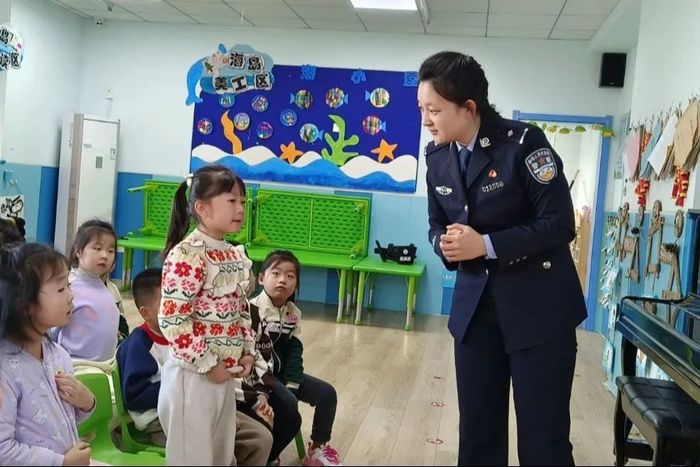 安全伴成长！民警走进商河县实验幼儿园盛景城分园