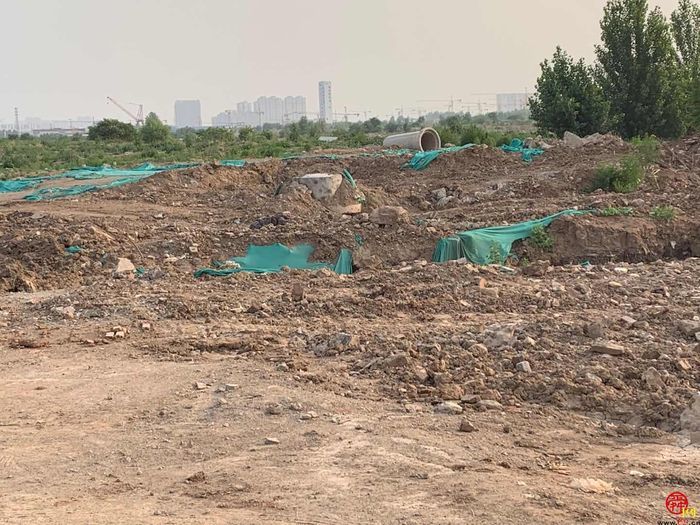 【啄木鸟在行动】章丘区玉泉湖公园附近渣土未覆盖 防尘措施有待加强