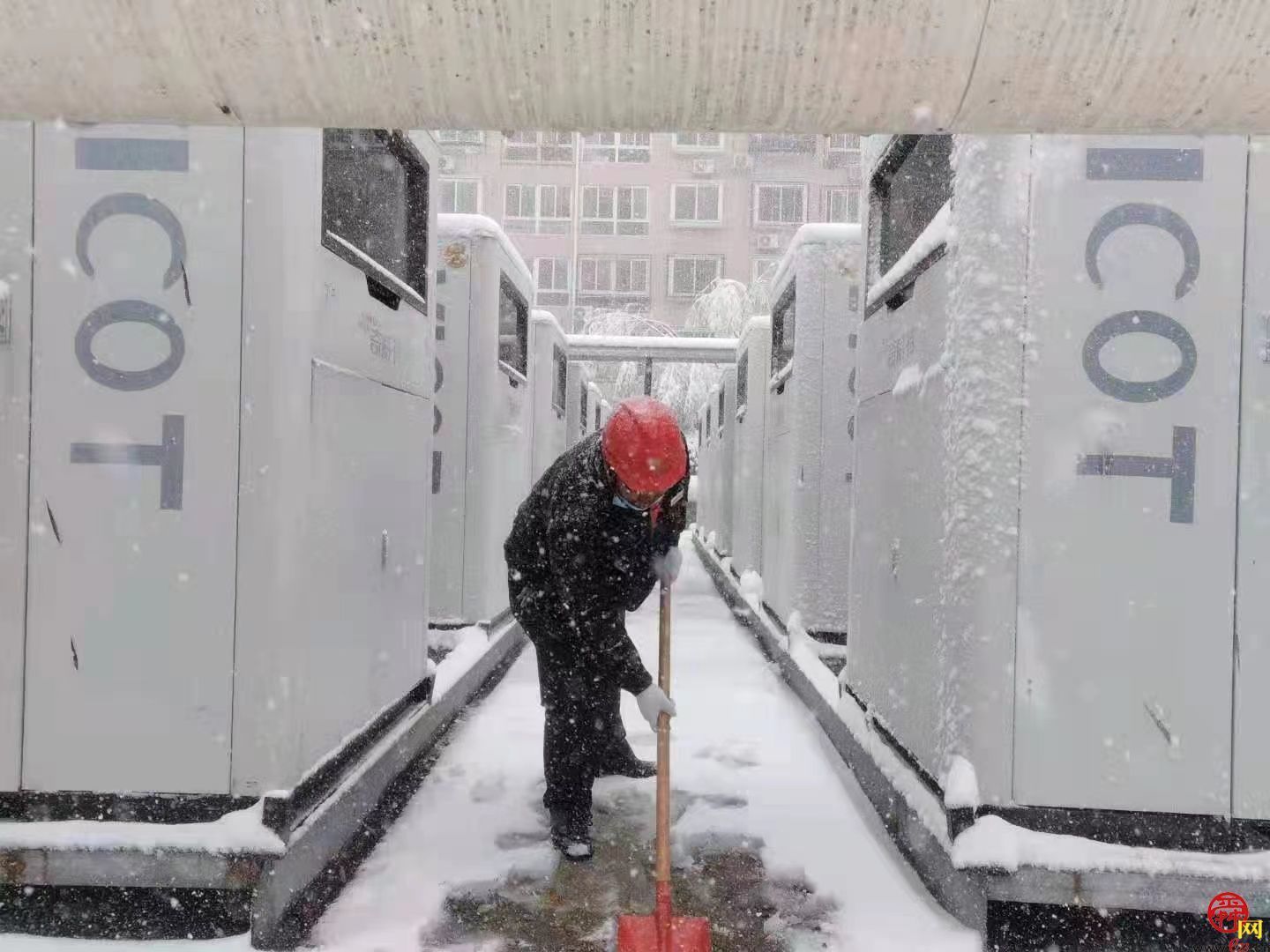 风雪中的能源人：“暖”在身边 守护城市供暖生命线