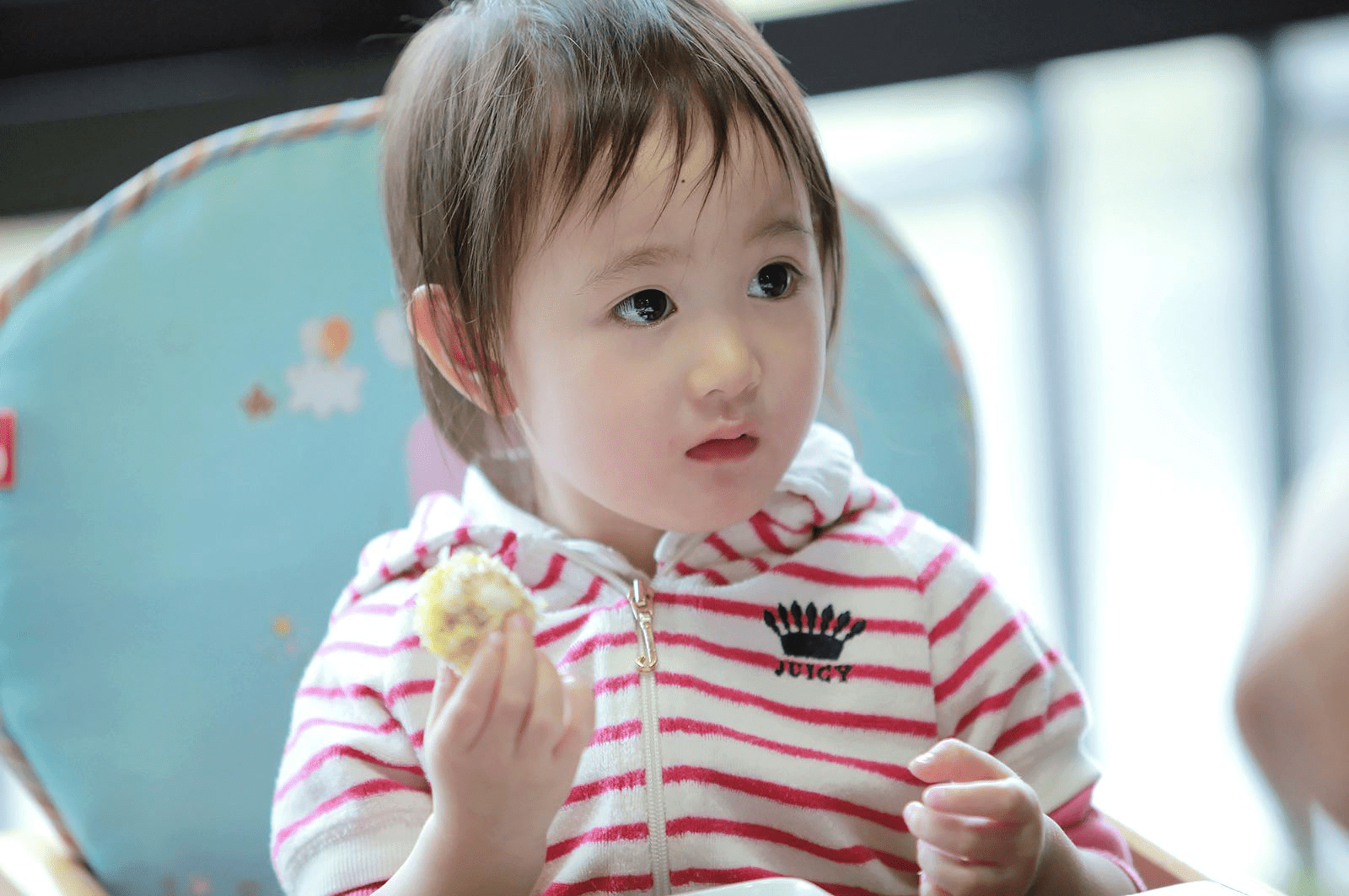 李小鵬7歲女兒奧莉近照變化好大，身材清瘦氣質好出眾