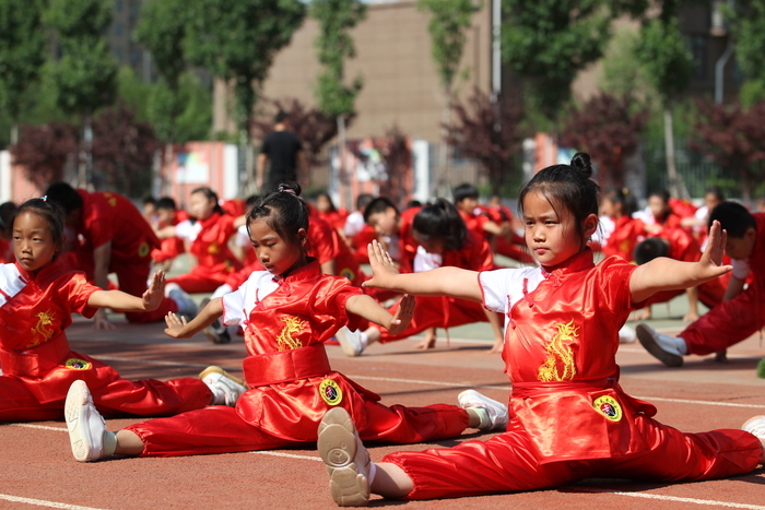 做眼中有人的教育！云端探校走进济南市槐荫区培新小学