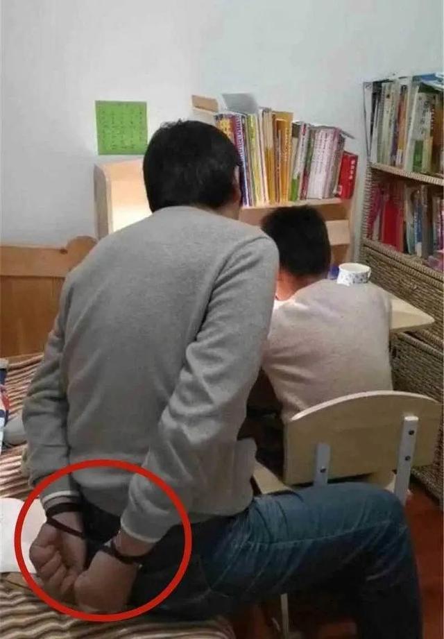 爸爸辅导孩子作业生气捶墙致骨折 你有“恐辅症”吗？