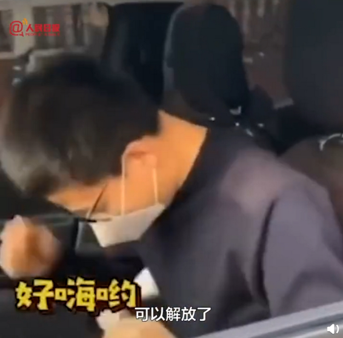 令人苦笑不得!孩子复课家长激动成表情包 家长:在家2个多月我都怕了…