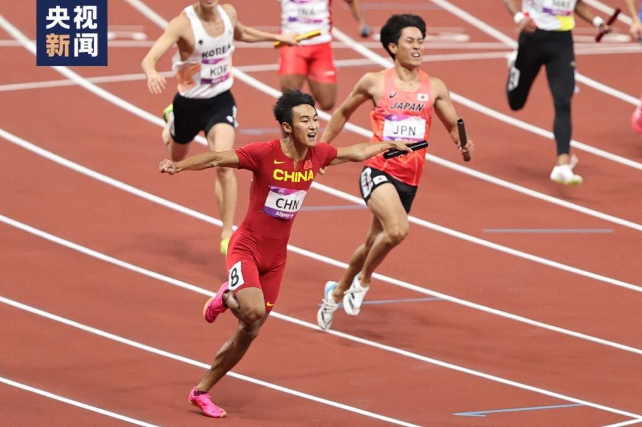 央视新闻2024年新年献词丨笃定冲刺 坚韧长跑