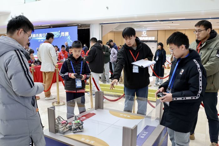 第十九届济南市青少年机器人竞赛成功举办