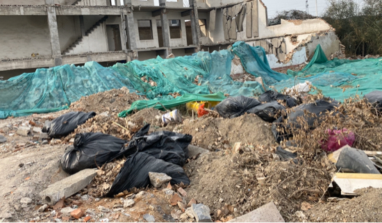 【啄木鸟在行动】陡沟村小学北侧建筑垃圾裸露