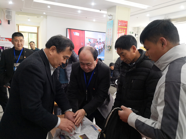 8.4万多工钱当天受理当天办结！农民工兄弟乐开了花