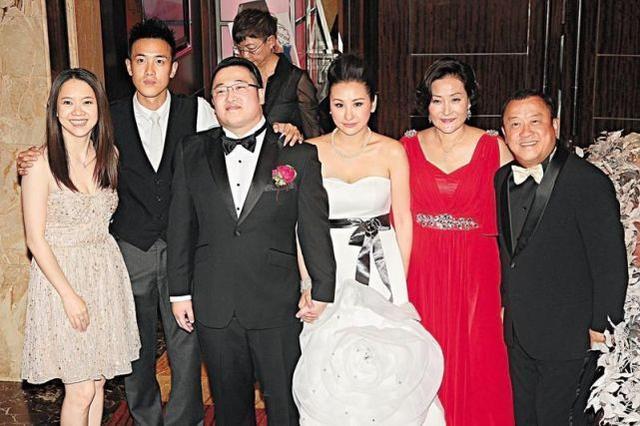 曾志伟第二任太太患癌去世，两人最后一次公开同框照曝光