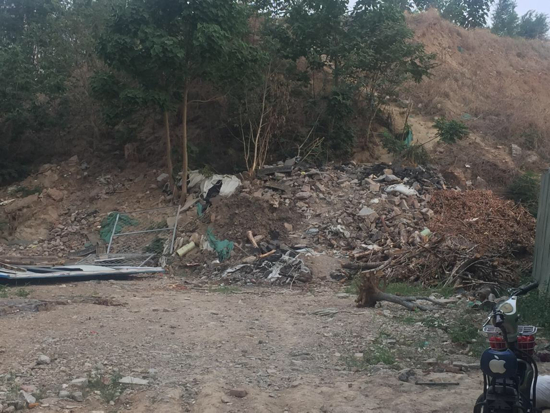 【啄木鸟在行动】茂陵山路3号院南邻建筑垃圾露天堆放