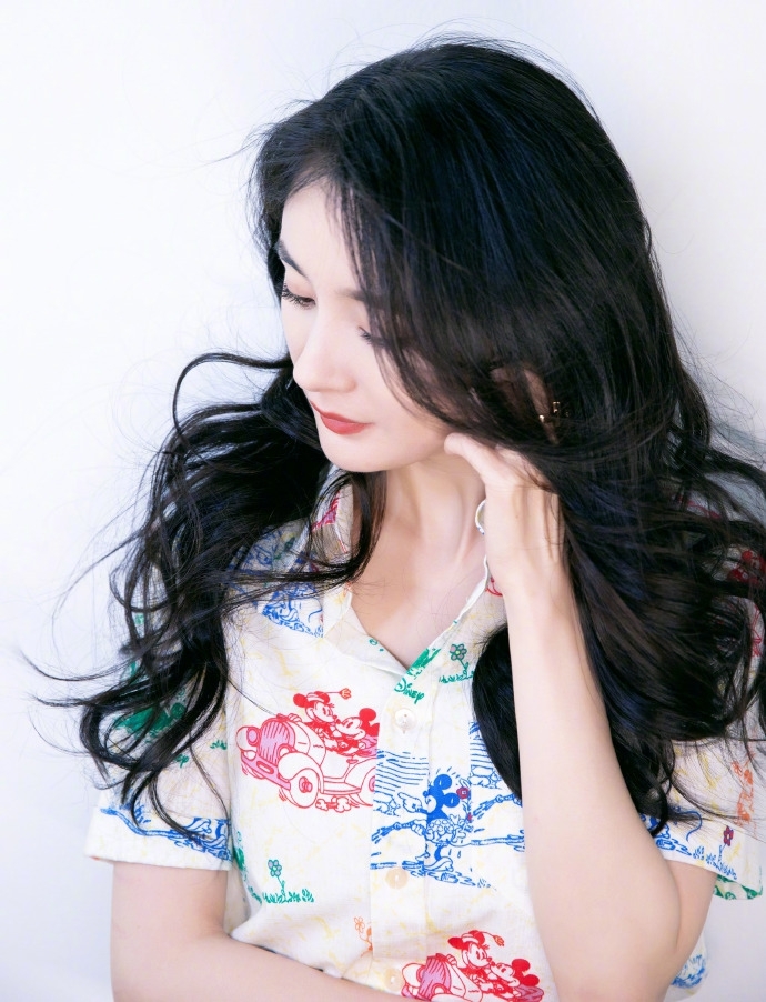 李佳琦道歉! 杨幂李佳琦直播 李佳琦紧张开黄腔怎么回事说了什么?