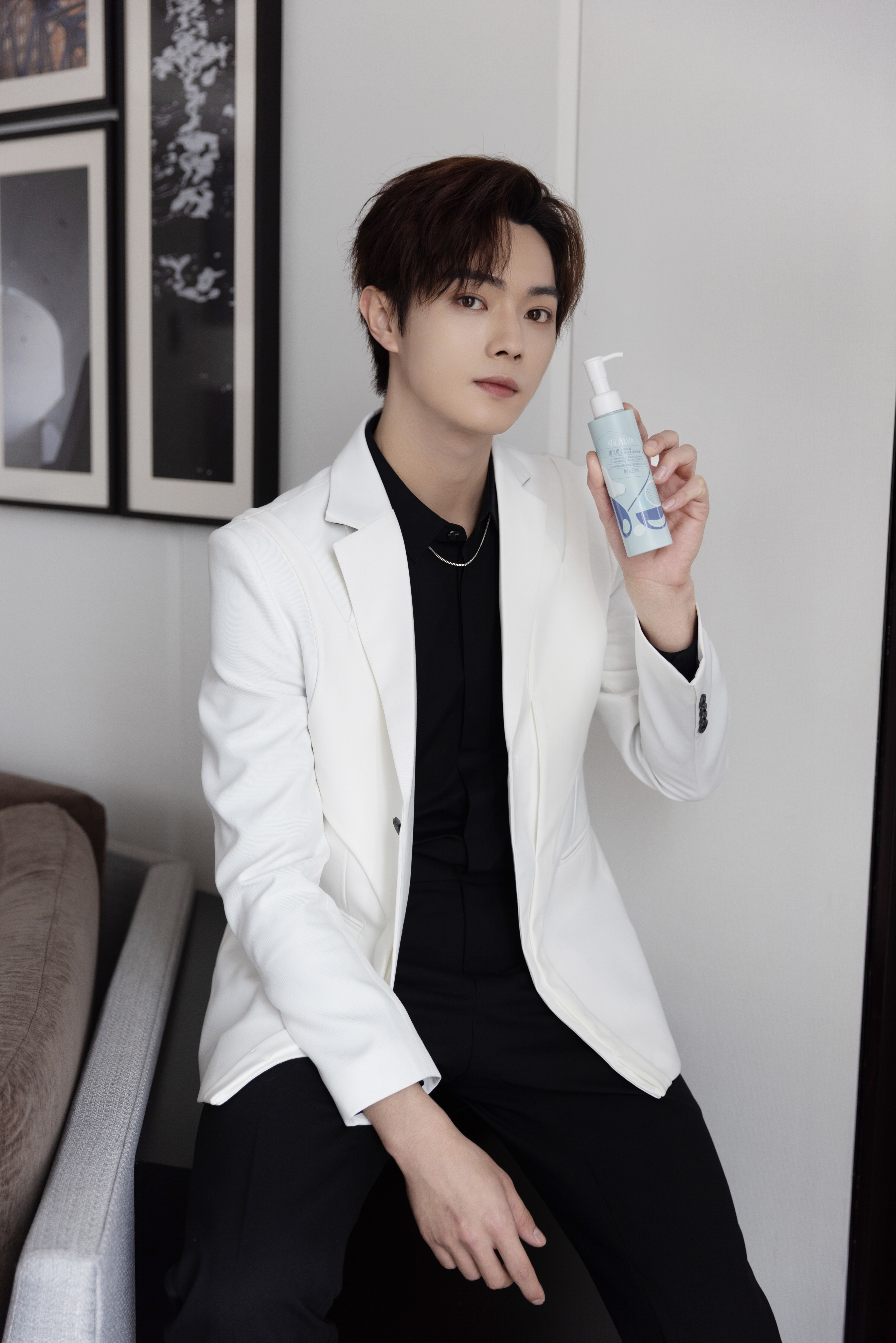 好剧不断虎虎生肌 许凯携瑷尔博士空降上海粉丝会  新剧杀青多剧将播 许凯上海见面会收获粉丝祝福