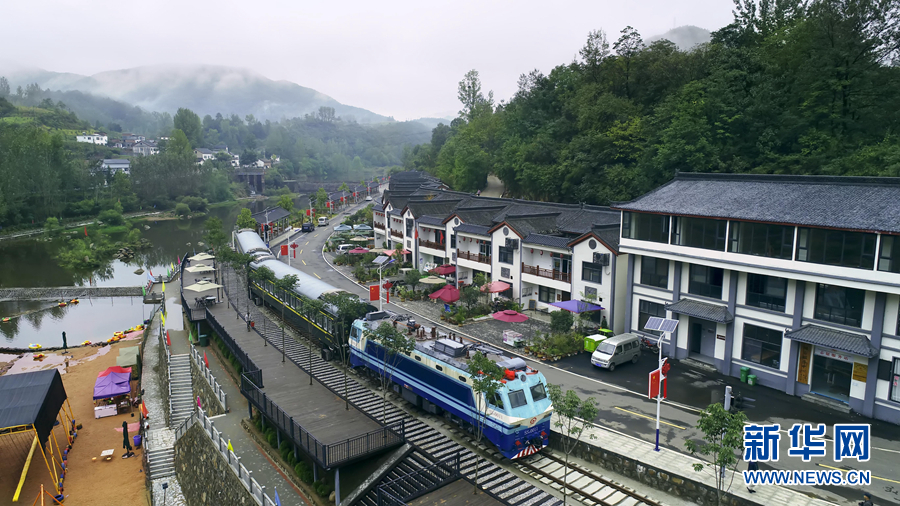 火车“开”进深山沟，村民吃上旅游饭