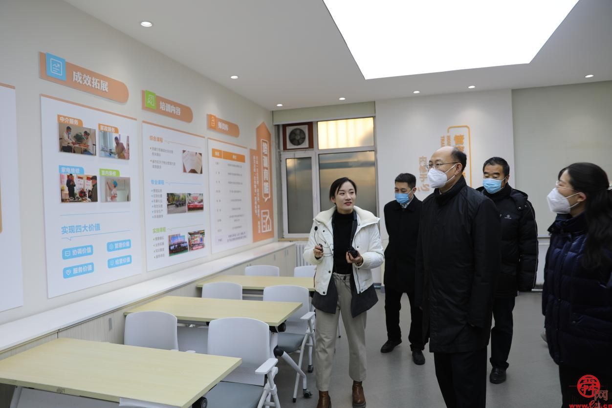 让“一刻钟便民生活圈”衔接家和城，“商量”调研组深入社区开展现场商量