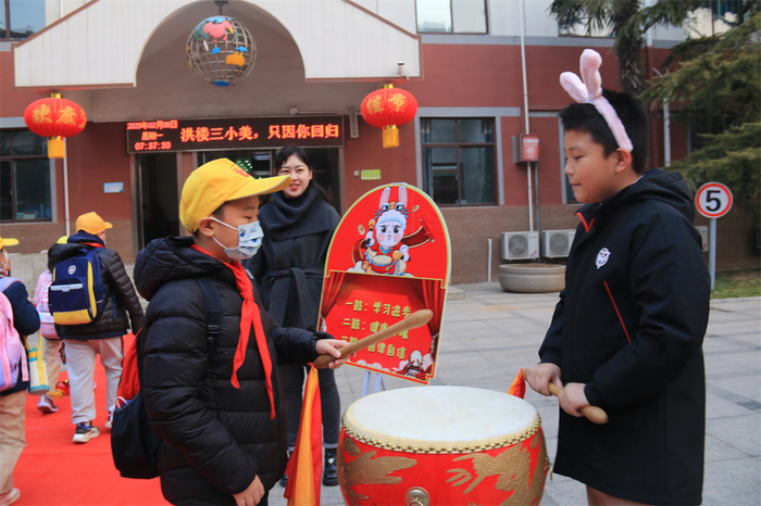 历城区洪家楼第三小学：在暖心视频中述说《天天盼你》