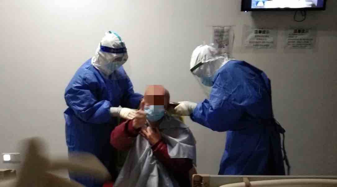 战“疫”一线日记｜美小护变身病房女“tony”